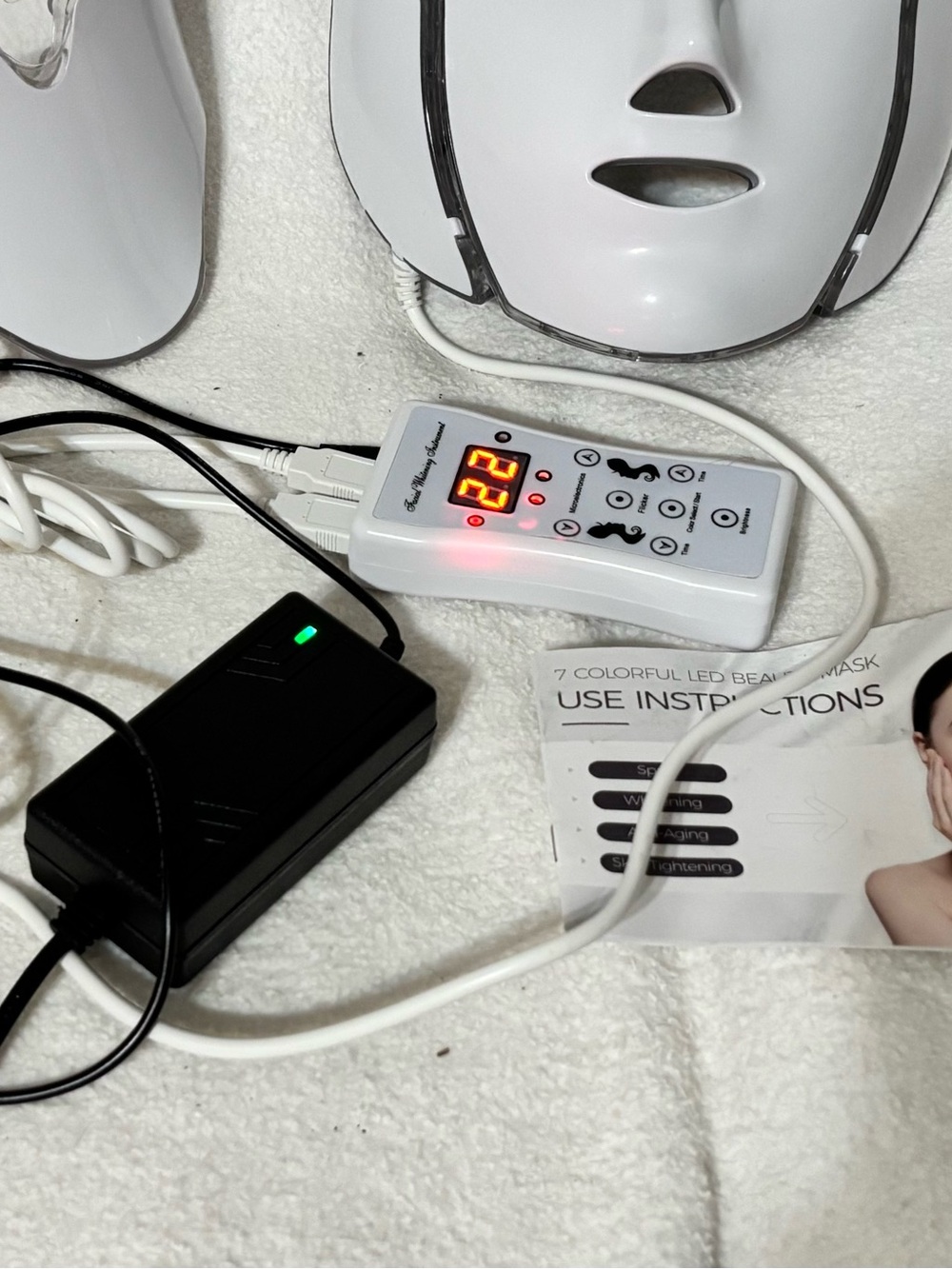 LED Facial Mask Therapy - White Color - Picture 7 of 11
